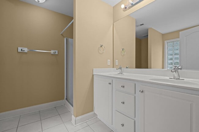 Building Photo - 2 bedroom 2 bathroom duplex in Lillington, NC