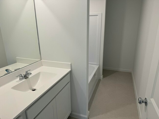 Building Photo - 673 Carlyle Wy