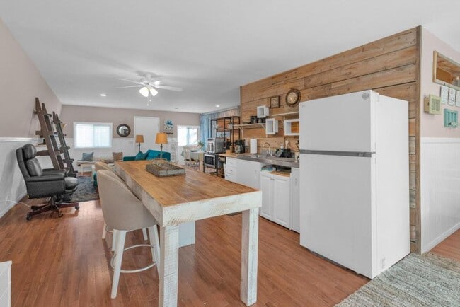 Building Photo - MOVE-IN SPEACIAL!! Peaceful Farmhouse Stud...