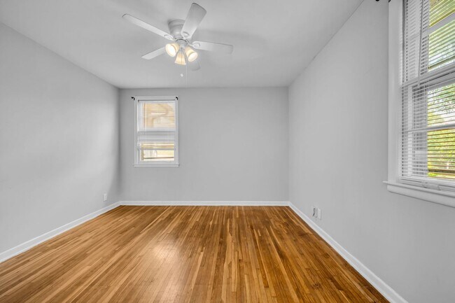 Building Photo - 4 Bed 2 Bath Home | Sylvan Park