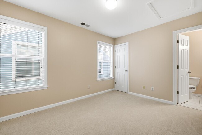 Building Photo - 1277 Island Pl E