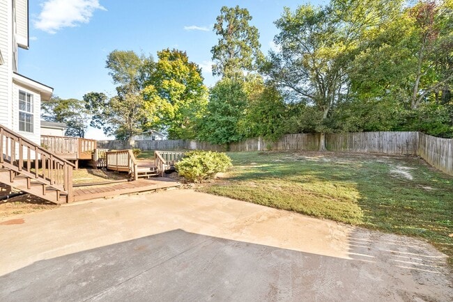 Building Photo - Pet Friendly Three Bedroom with Bonus!