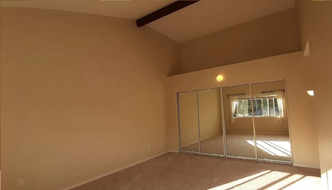 Building Photo - Stunning 2-Bedroom Condo with Panoramic Views in Gig Harbor