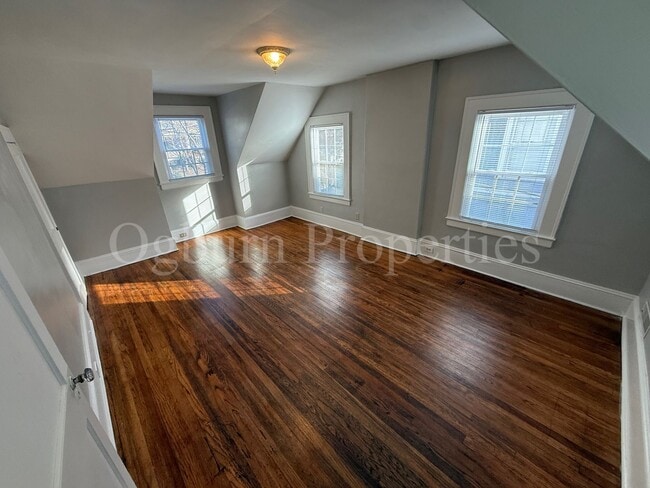 Building Photo - 114 S Sunset Dr