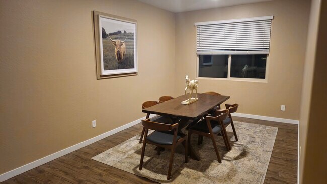 Building Photo - 9820 E Tupelo Ave