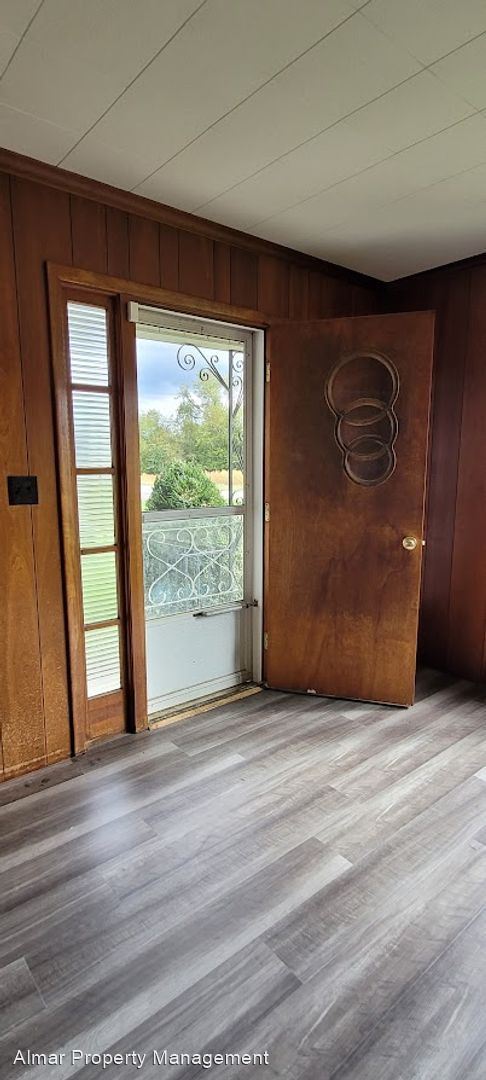 Building Photo - 3 br, 1 bath House - 9108 Township Road K