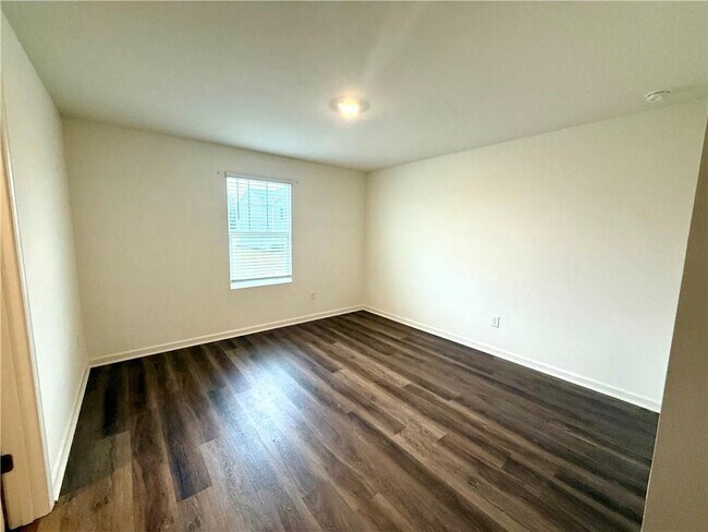 Building Photo - 119 Pond Ct