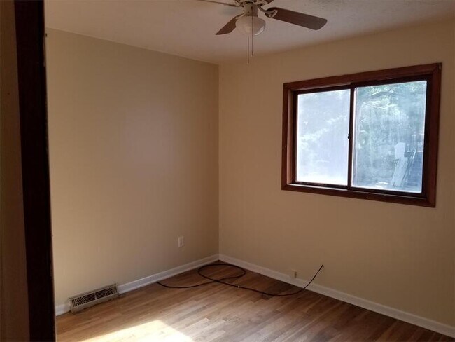 Building Photo - 1245 Overbrook Dr