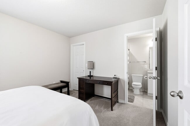 Building Photo - 5602 Chestnut Xing