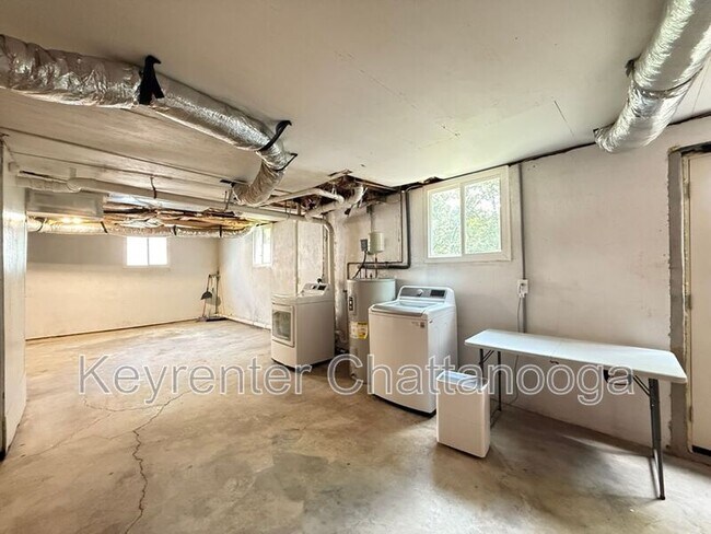 Building Photo - 7813 Holiday Hills Cir