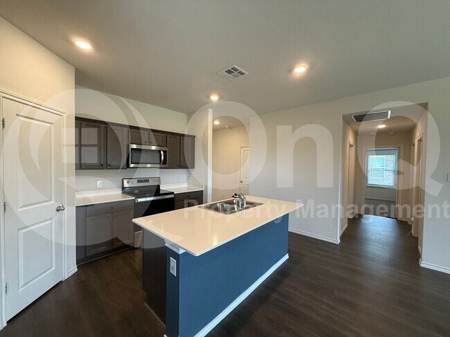 Building Photo - 3060 Stratford Wy