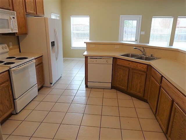 Building Photo - 5112 Parkplace Dr