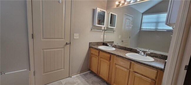 Building Photo - 99 Sandberg Way