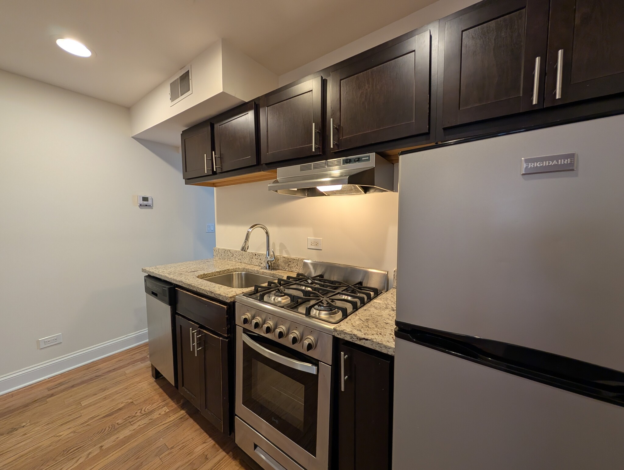 Building Photo - 4036 N Ashland Ave