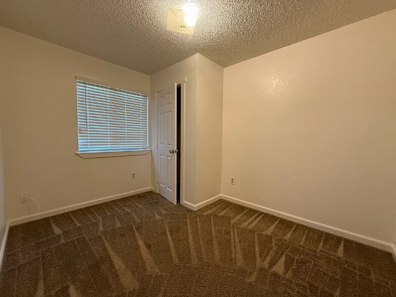 Building Photo - 3337 21st Ave