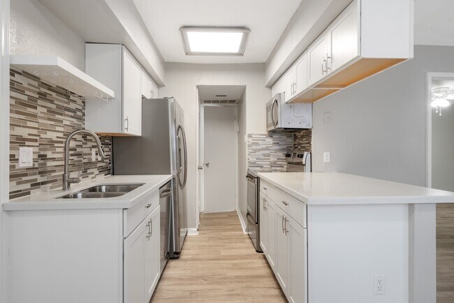 Primary Photo - 2750 Holly Hall St