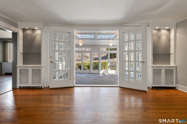 Building Photo - 145 Lyons Plain Rd