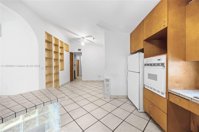 Building Photo - 7041 SW 63rd Ct