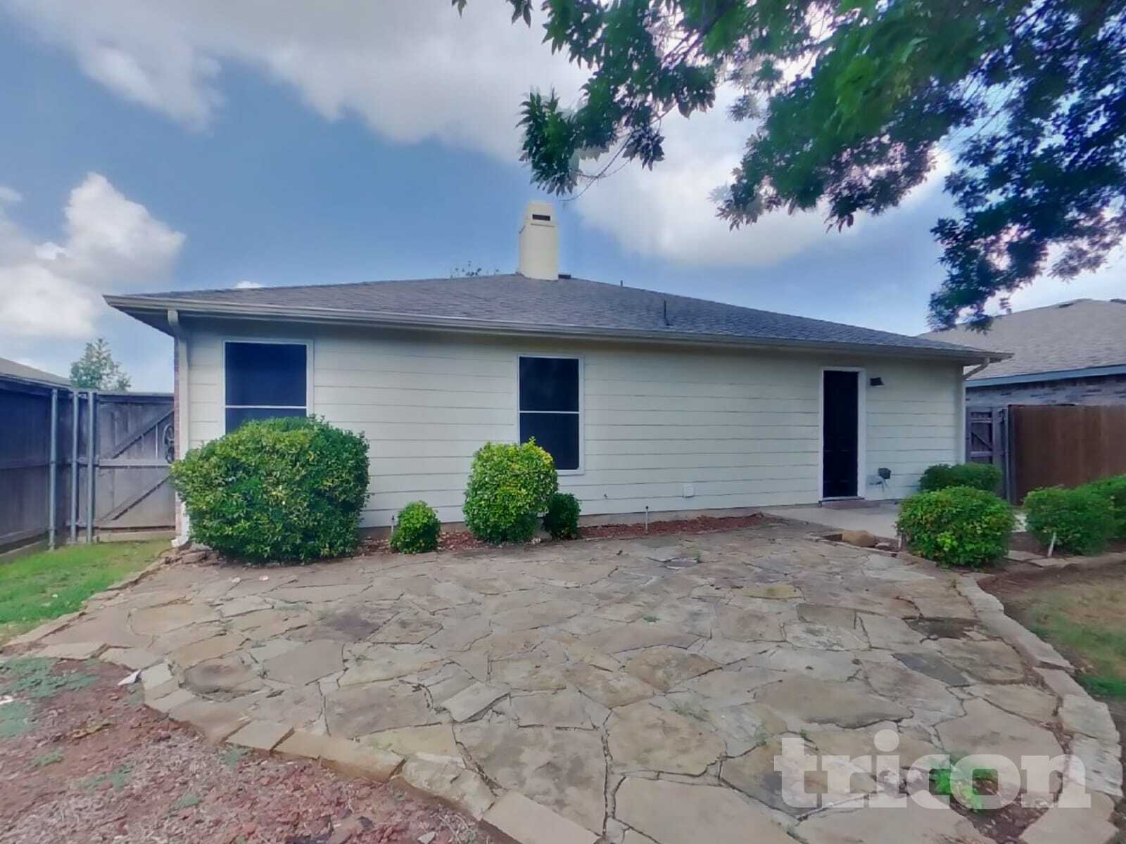 Building Photo - 2636 Peach Dr
