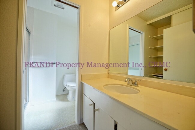 Building Photo - Corner Unit Townhouse With Recent Upgrades!
