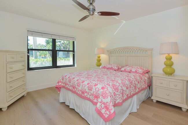 Building Photo - 1469 Vía Privada