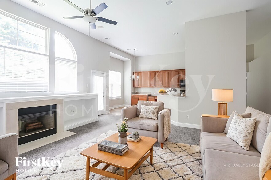 Building Photo - 9427 Golden Pond Dr