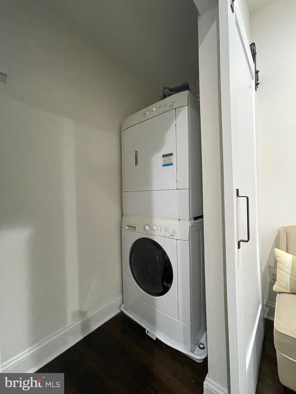 Building Photo - 420 Woodford St