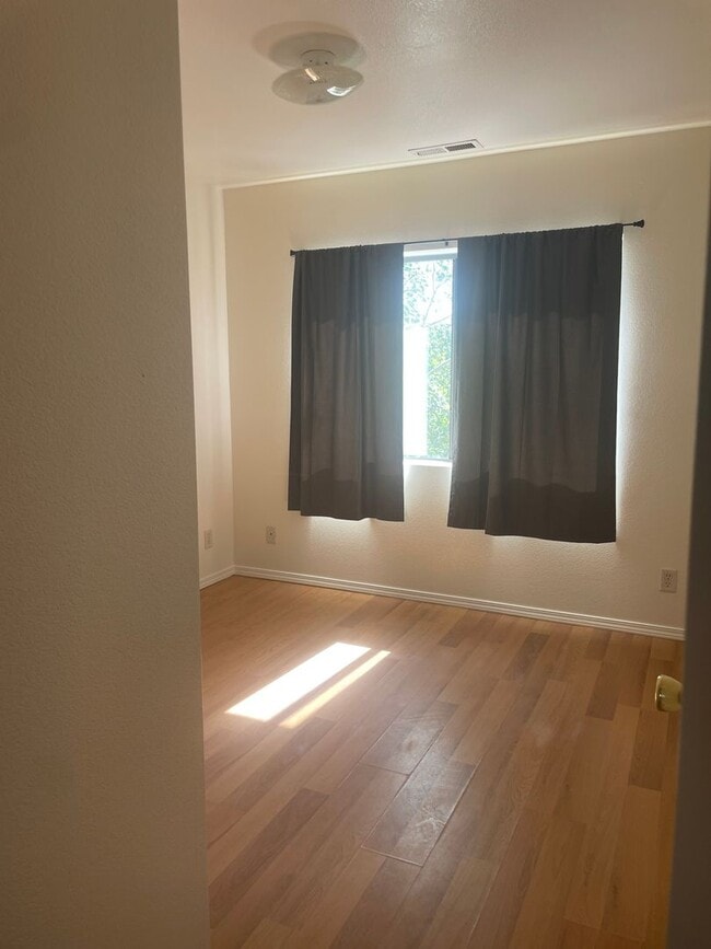 Building Photo - 3 Bedroom 2.5 bath rental Available