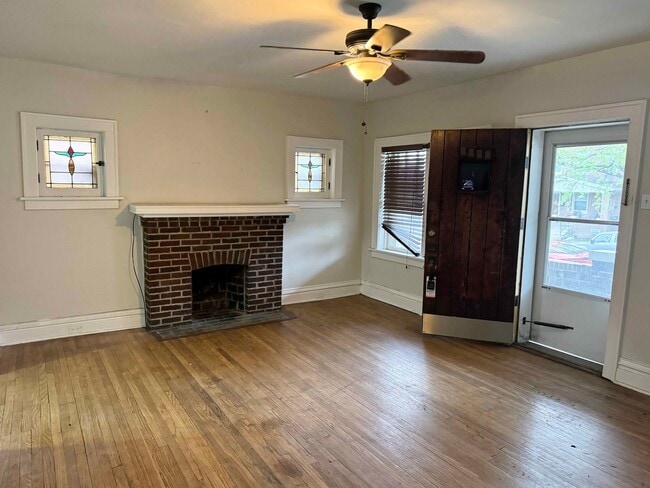 Building Photo - Nicely remodeled 2 bedroom 1 bath home in ...