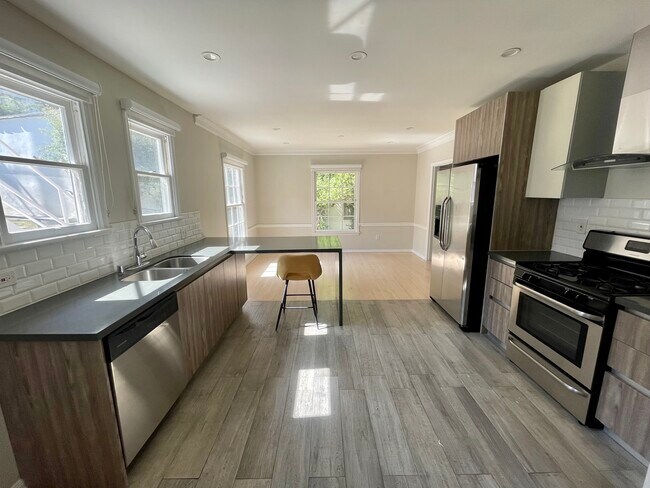 Building Photo - 437 Shirley Pl