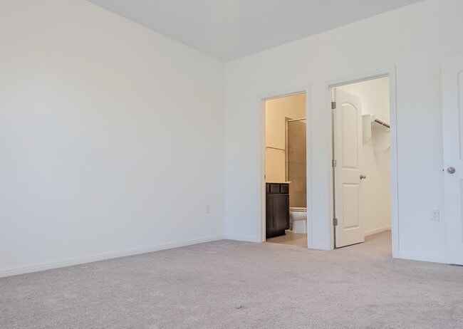 Building Photo - 6510 Routenburn St