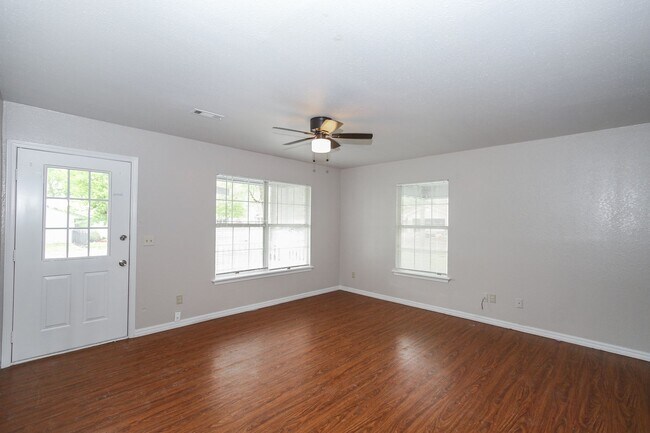 Building Photo - 3 Bed 2 Bath in Springdale