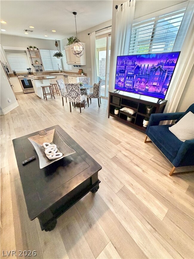 Building Photo - 399 Center Green Dr