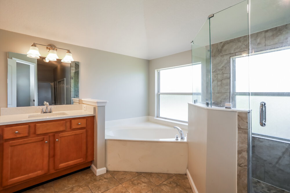 Building Photo - 880 Thoroughbred Dr