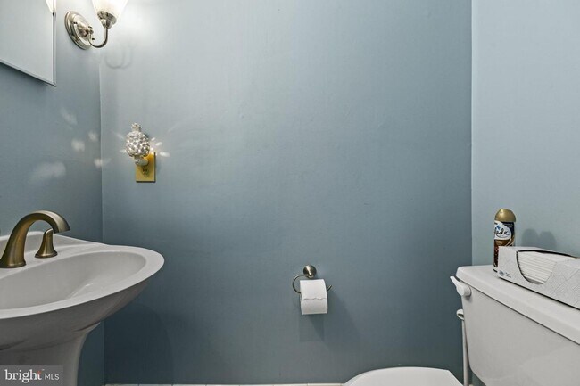 Building Photo - This beautiful 3-bedroom townhome is nestl...
