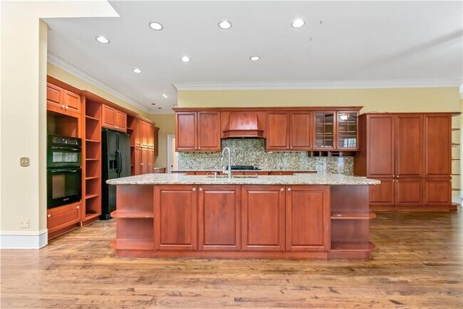 Building Photo - 430 W Wesley Rd NW