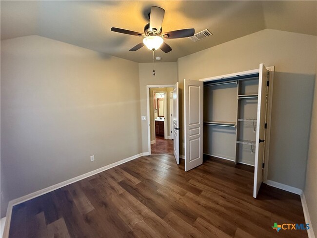 Building Photo - 2011 Sungate Dr