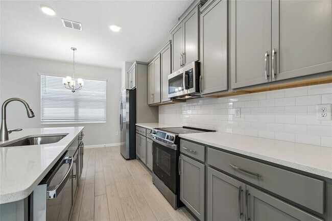 Building Photo - 502 Lady Palm St