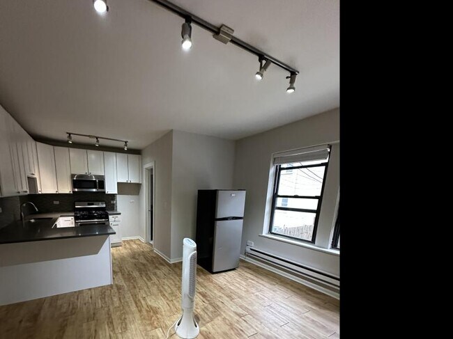 Building Photo - 0 bedroom in Chicago IL 60647