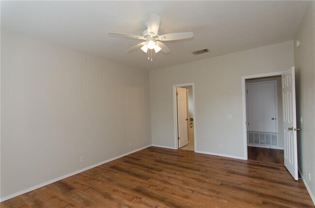 Building Photo - 8017 Brienne Dr