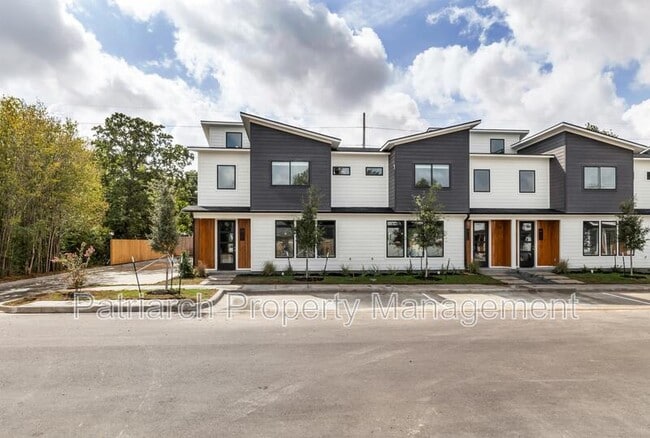 Building Photo - 214 Lynn Dr