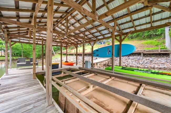 Building Photo - 254 Beaten Path Rd