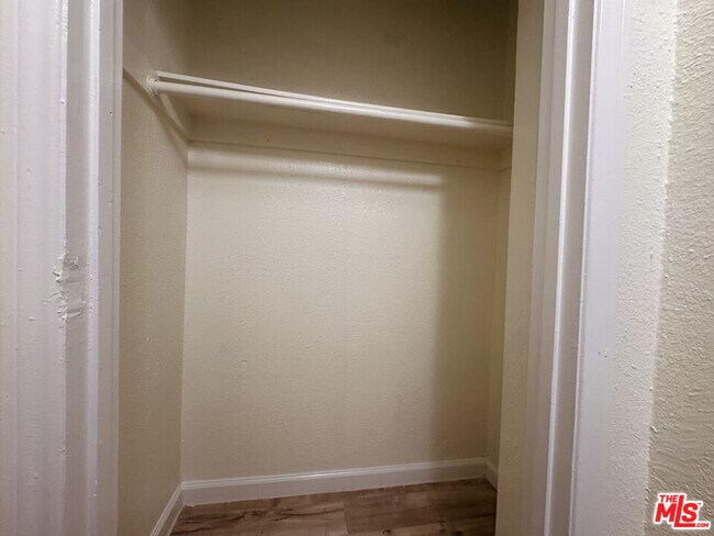 Building Photo - 920 S Hobart Blvd