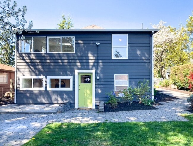 Building Photo - 5Bd/2Ba Seattle Home
