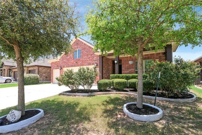 Building Photo - 3009 Silvergrass Cv