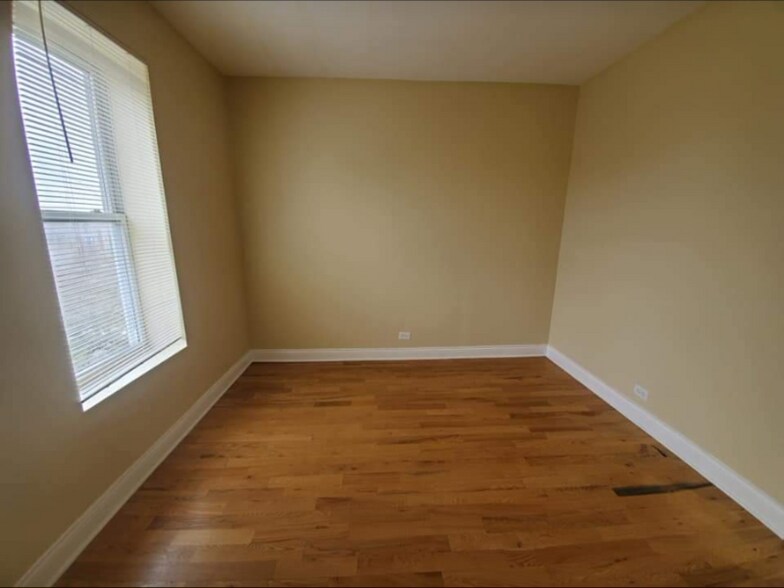 Building Photo - 6507 S Ingleside Ave