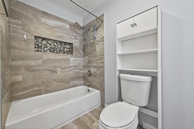 Building Photo - 16419 Cairnway Dr