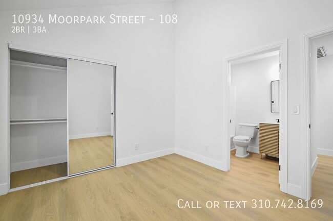 Building Photo - 10934 Moorpark St