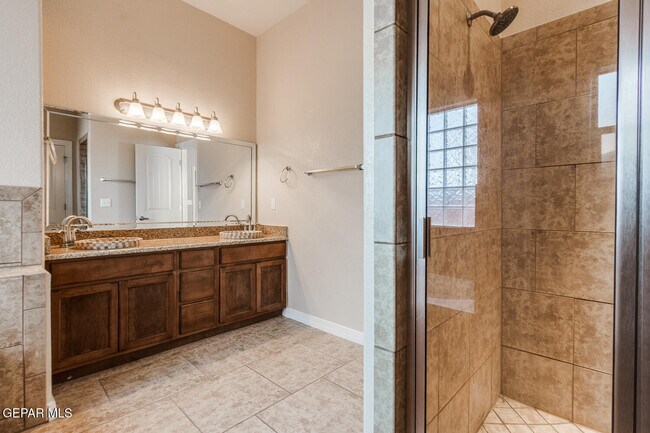 Building Photo - 5505 Ignacio Frias Dr