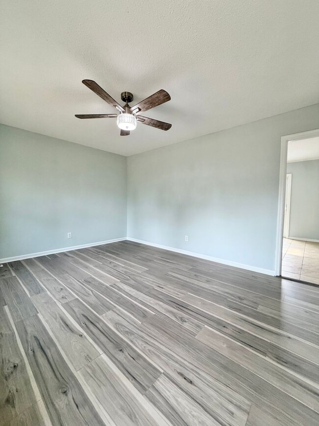 Building Photo - 3 Bedroom 1 Bath Home